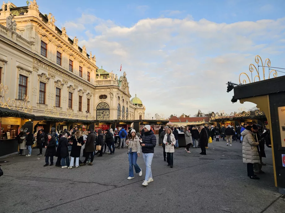 Marknader framför Oberes Belvedere