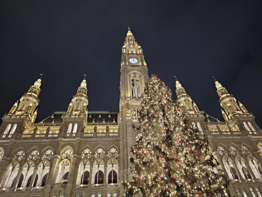 Julmarknad framför stadshuset