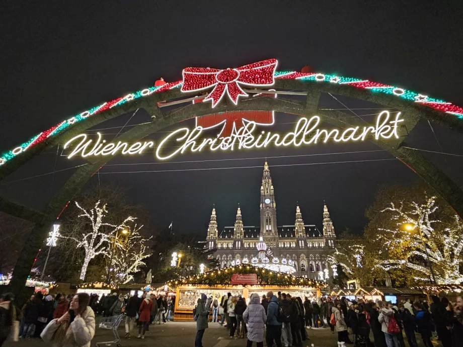 Julmarknad framför stadshuset