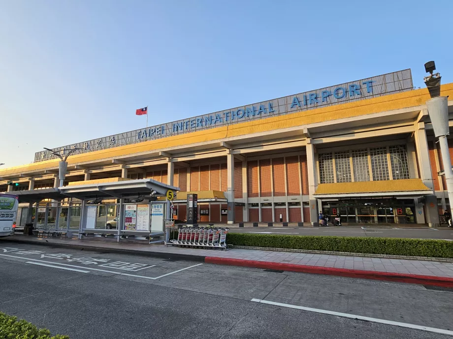 Internationella terminalen, Songshan Airport