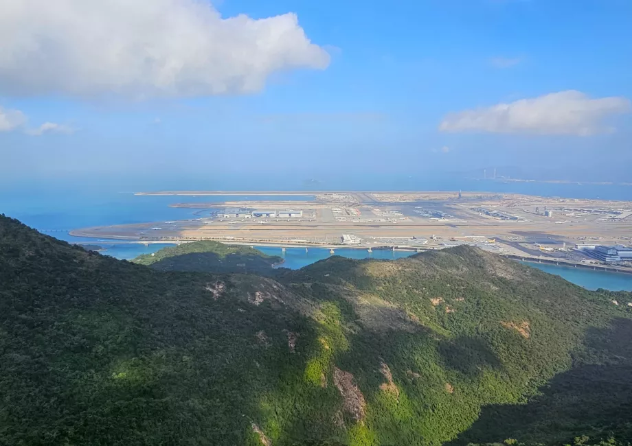 Utsikt över HKG Airport från linbanan