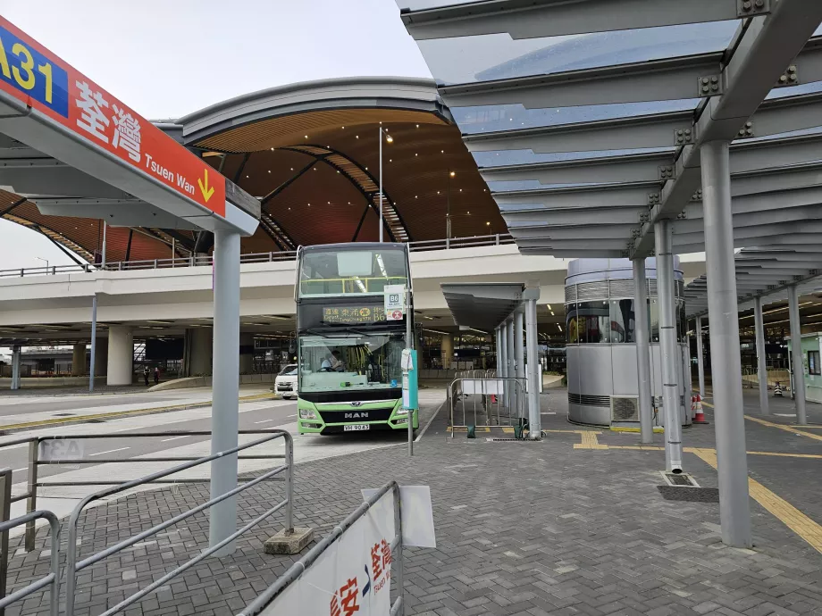 Busshållplats riktning MTR Tung Chung