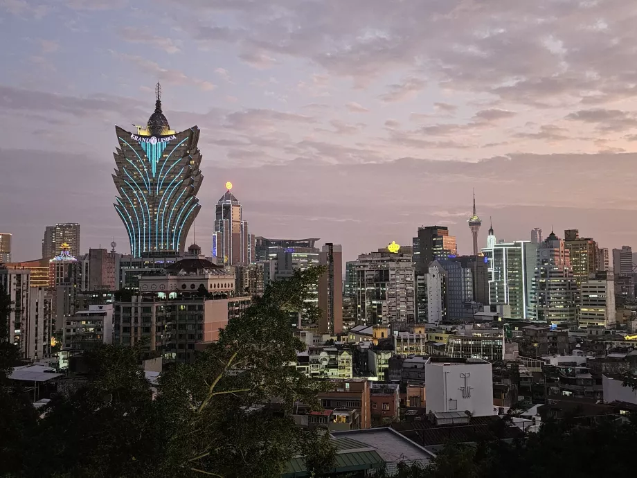 Utsikt över Macau på kvällen