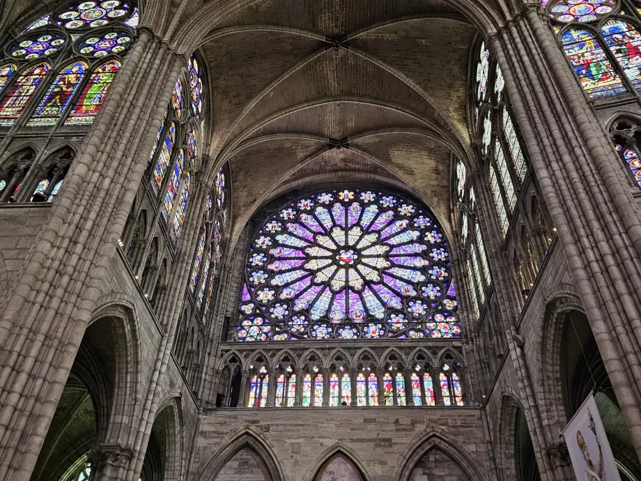 Fönster med färgat glas i Saint-Denis