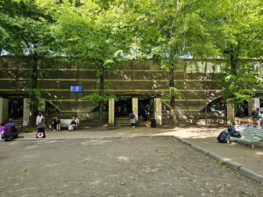 Ingång till busstationen Bercy