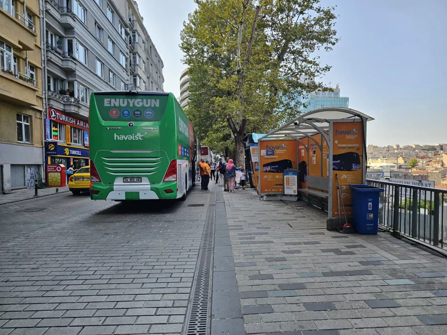 Busshållplats vid Taksim Square