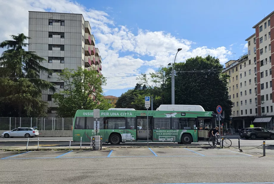 Busshållplats 944, Ospedale Maggiore