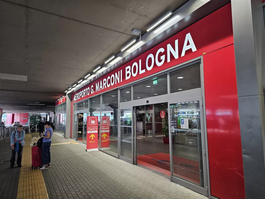 ankomst till flygplatsen Bologna