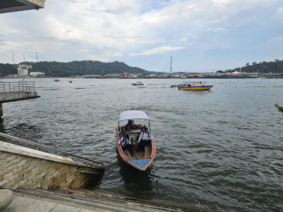 Färja till Kampong Ayer