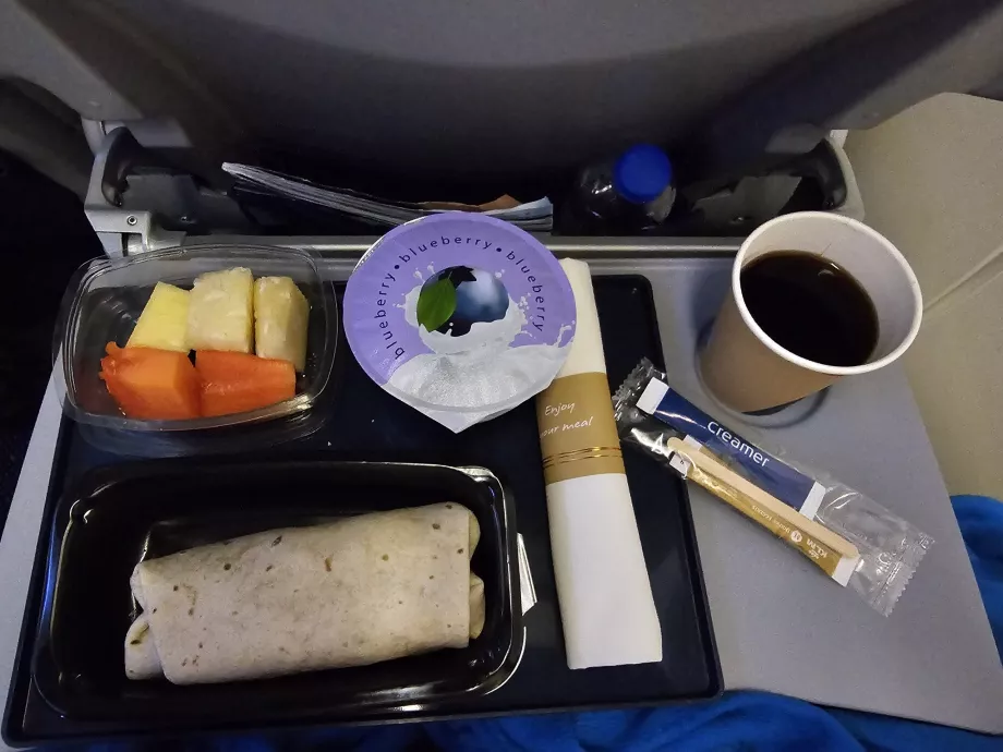 Frukost på en långdistansflygning med KLM