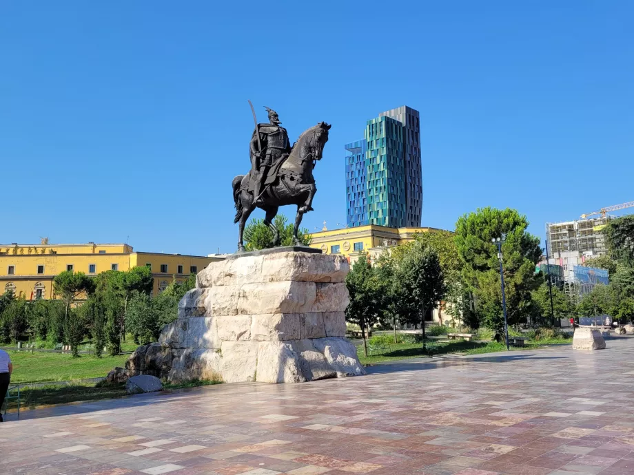 Skanderbeg staty