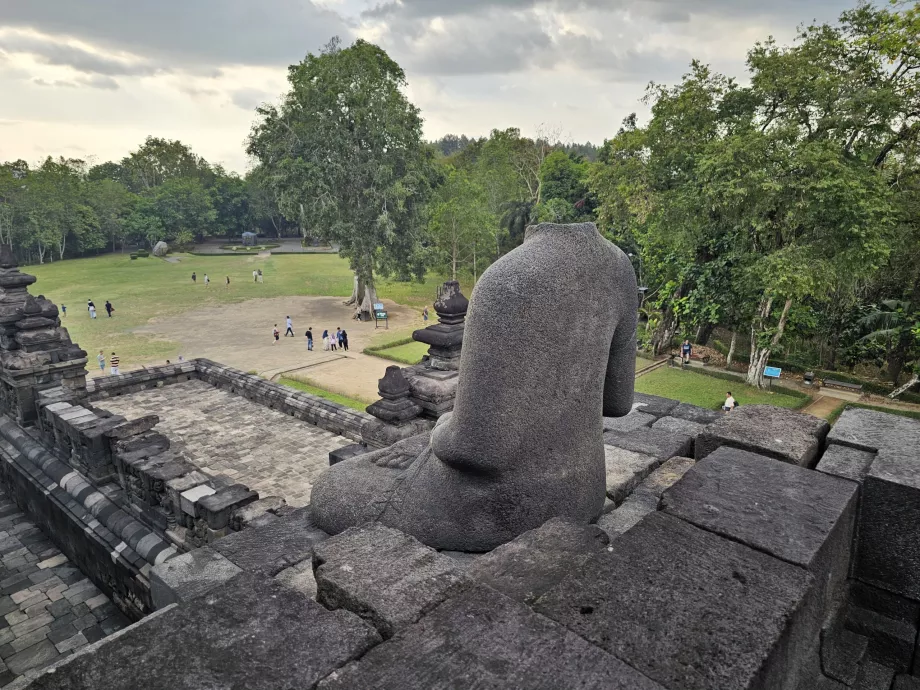 Huvudlös Buddha, Borobudur-templet