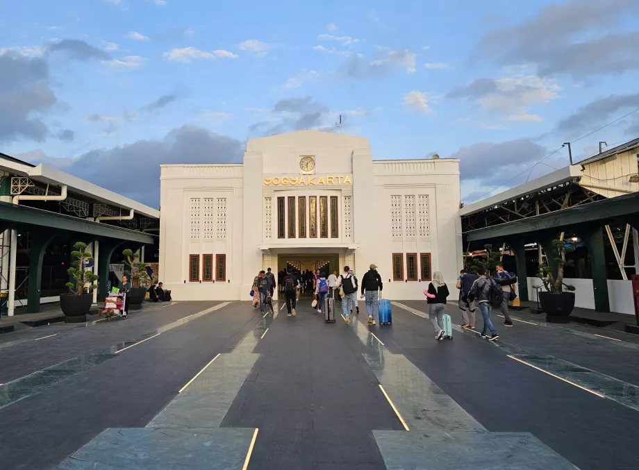 Östra ingången till Yogyakarta station