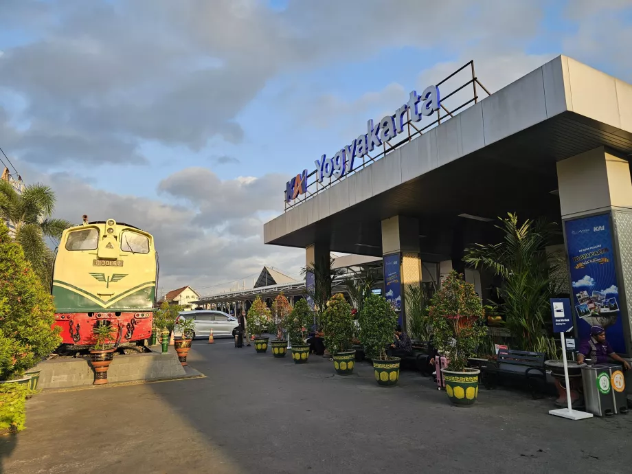 Huvudentrén till Yogyakarta station